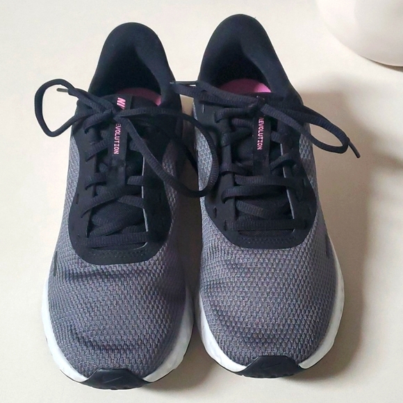 Nike women's revolution running‎ shoes - Picture 1 of 7